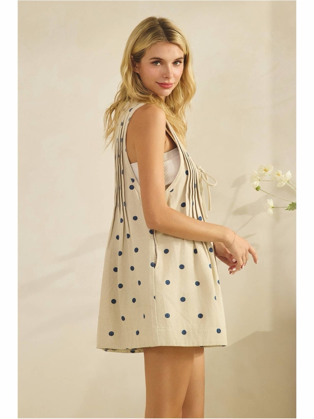 Veveret Blue Polka Dot Printed Pleated V Neck Sleeveless Denim Romper - Picture 3 of 7